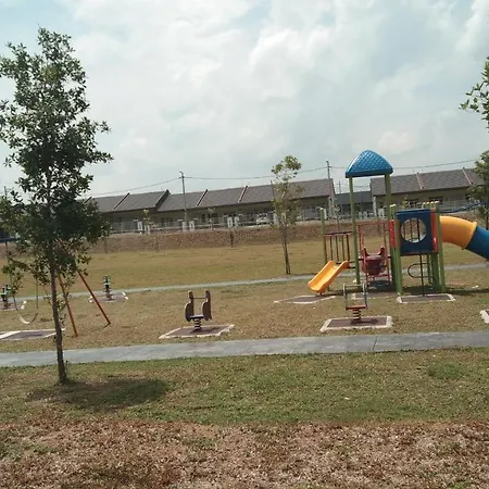 Ainur Homestay Malacca Bagian luar foto